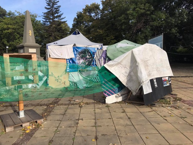 Буден гражданин: Докога кочина в центъра на Варна СНИМКИ