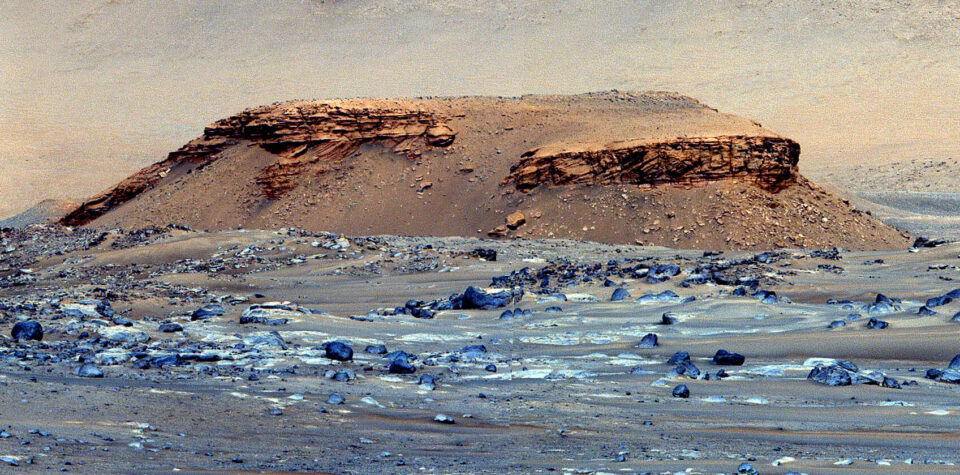 СНИМКИ на марсоход потвърдиха, че кратер е бил древно езеро