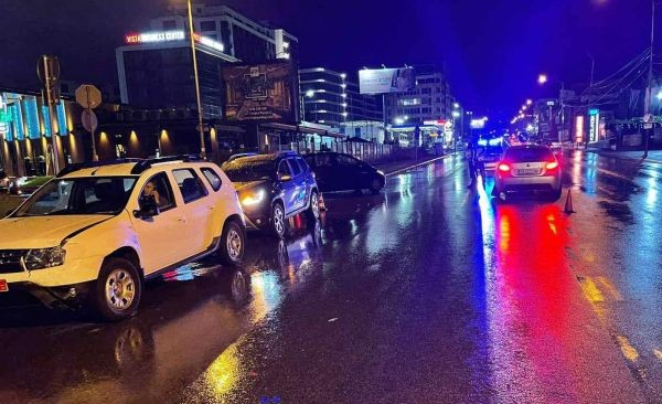 Скандал! Дипломатически автомобил гази наред в Пловдив, полицаи му замитат следите