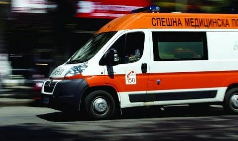 Трагедия в Бургас! Млад мъж умря в каравана, друг е в кома