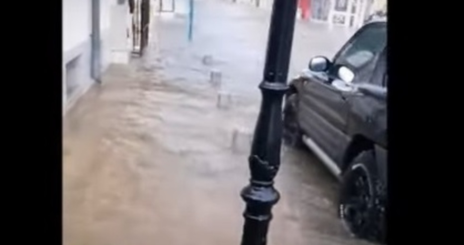 Страховита буря удави Созопол, курортът е под вода ВИДЕО