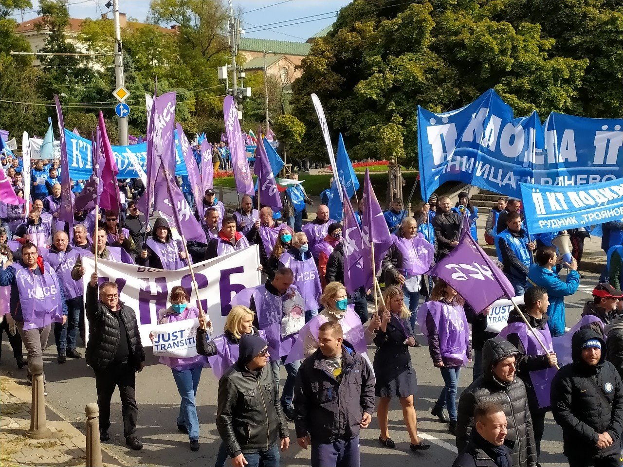 Гневни миньори и енергетици протестират в София, Янев склони на преговори  ВИДЕО