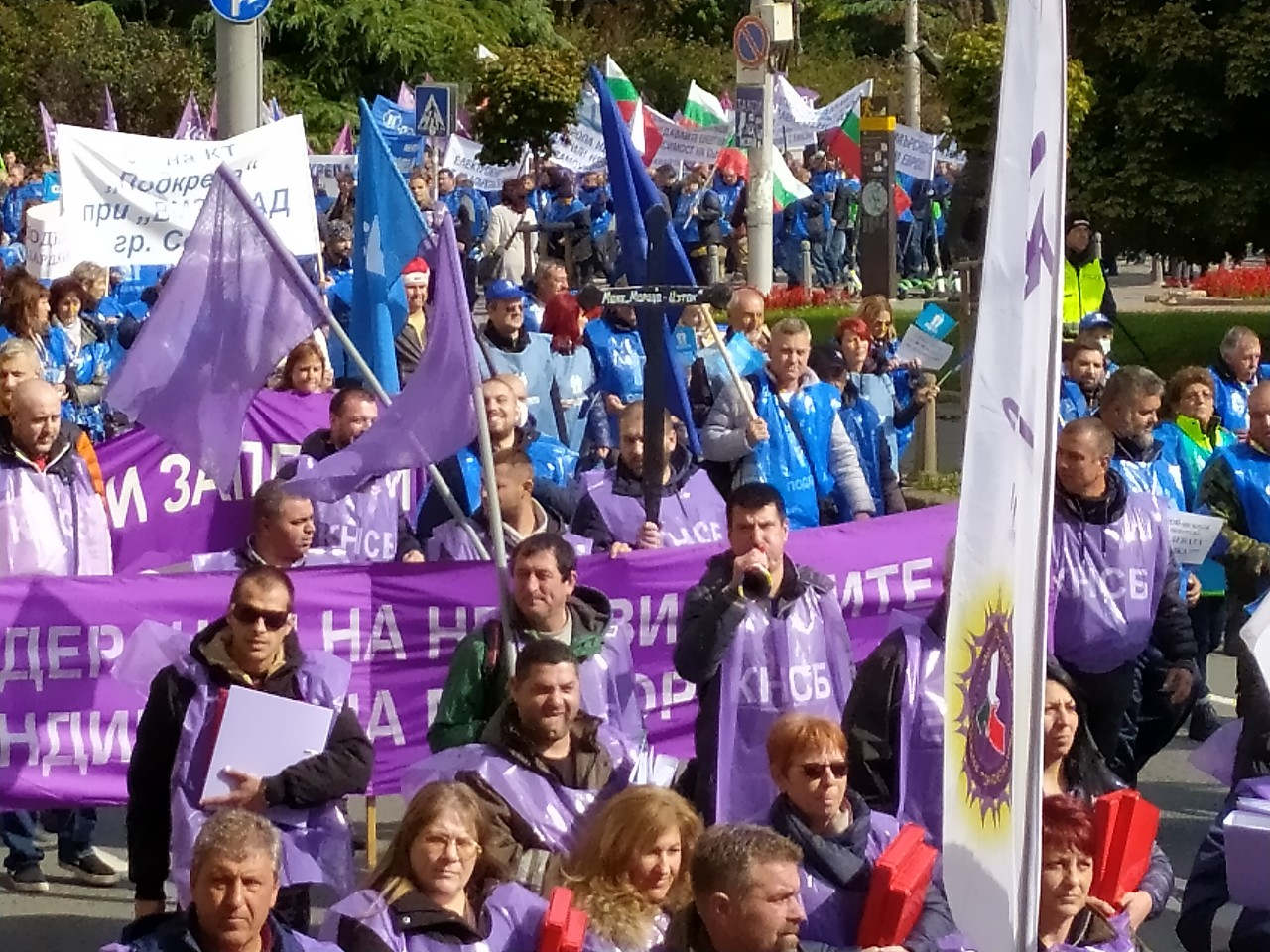 Гневни миньори и енергетици протестират в София, Янев склони на преговори  ВИДЕО