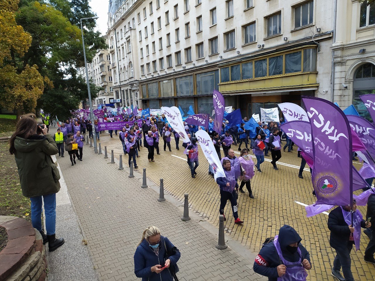 Гневни миньори и енергетици протестират в София, Янев склони на преговори  ВИДЕО