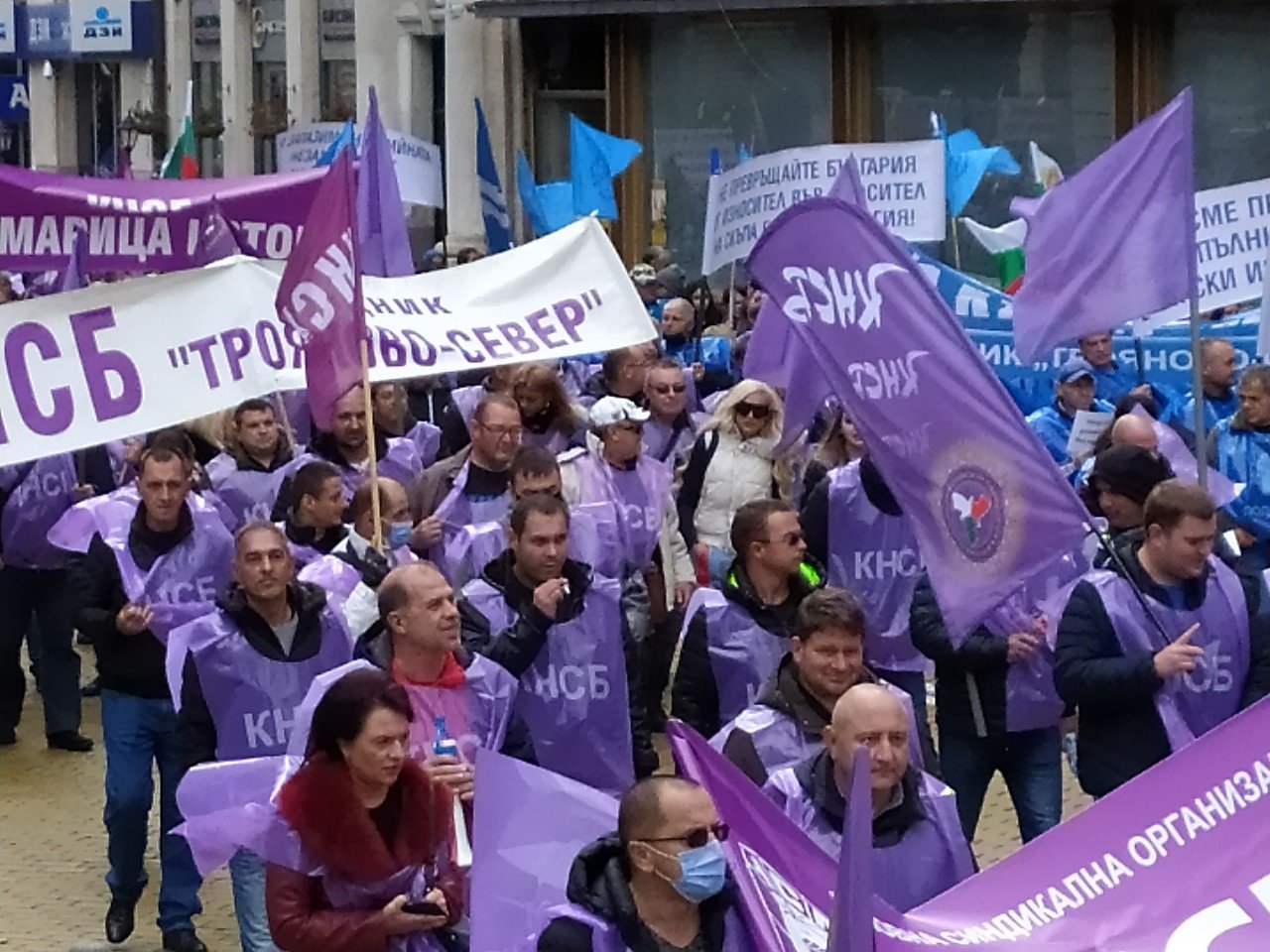 Гневни миньори и енергетици протестират в София, Янев склони на преговори  ВИДЕО