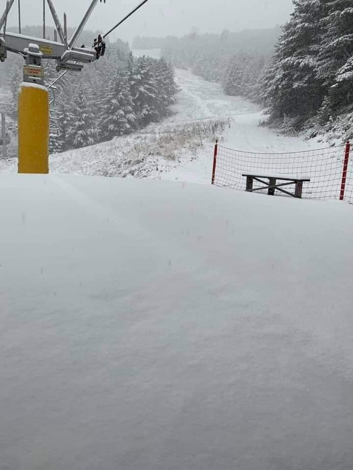 Сняг затрупва България! Ето къде снежната покривка вече е най-дебела СНИМКИ