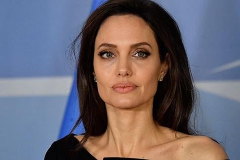 Анджелина Джоли се появи на събитие и изплаши всички с вида си СНИМКИ