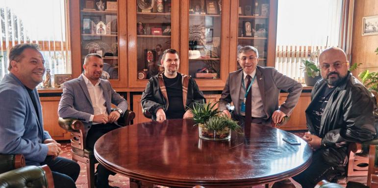 Карадайъ и Пеевски на среща с кмета на Велико Търново СНИМКИ