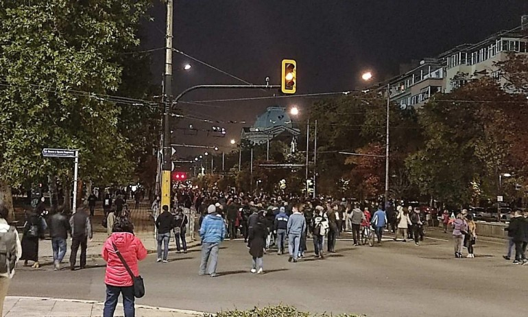 Напрежението на К-19 протестите в София отново ескалира! Този път на Орлов мост ВИДЕО