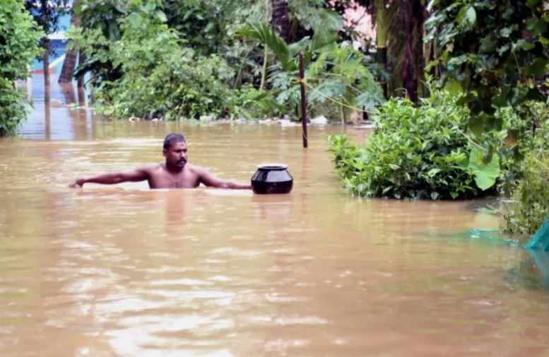 Смъртните случаи от свлачища и наводнения се увеличават в Индия