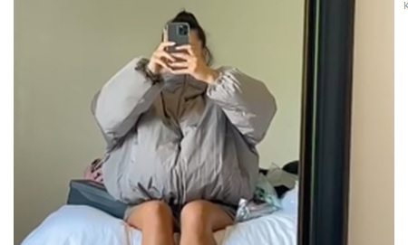Момиче си купи яке в интернет, вижте какво се случи след като го пробва ВИДЕО