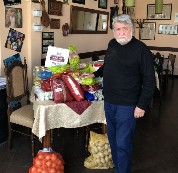 Вежди Рашидов дари храни за благотворителна кухня