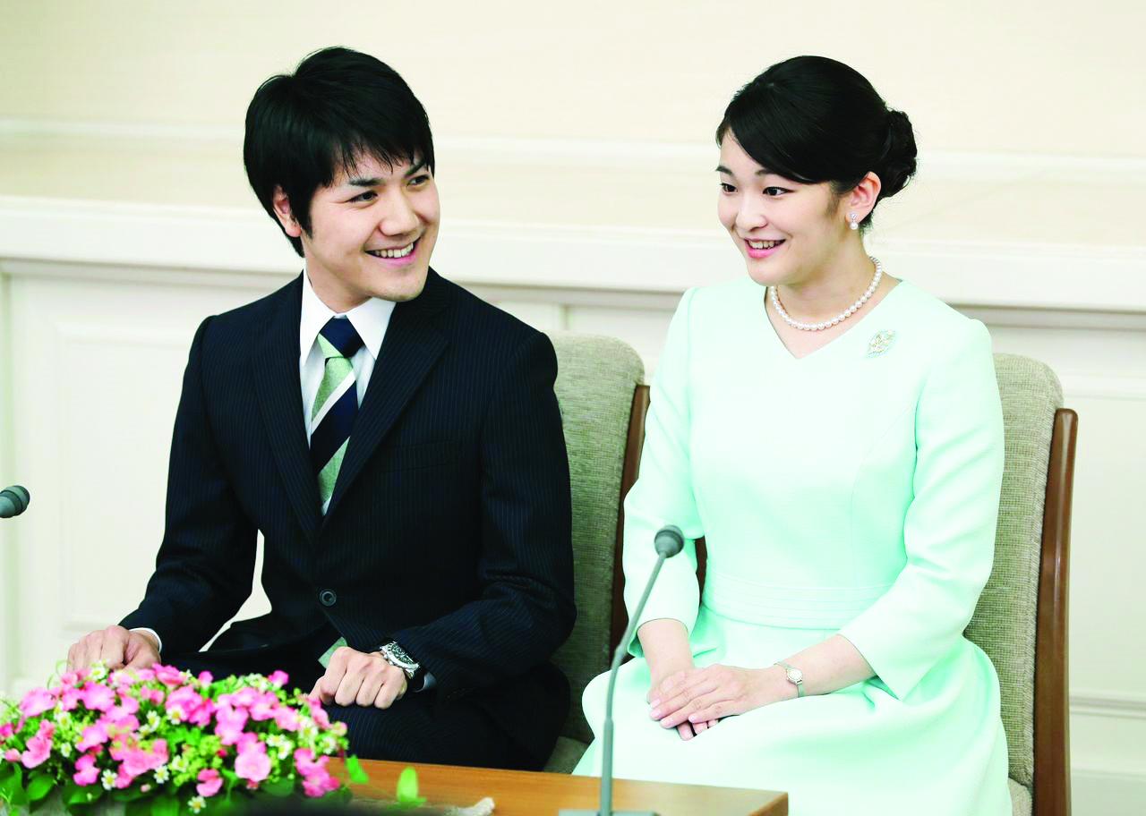 Японската принцеса Мако се сбогува с роднините си и двореца ВИДЕО