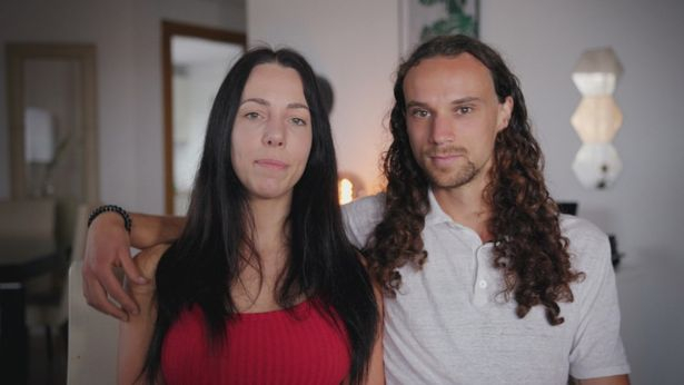 Пълен шаш: Майка на 2 деца кърми годеника си преди секс СНИМКИ 18+