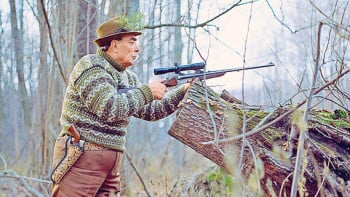 Ловните подвизи на съветските вождове: Хрушчов стрелял по кокошки, обвити в заешки кожи СНИМКИ