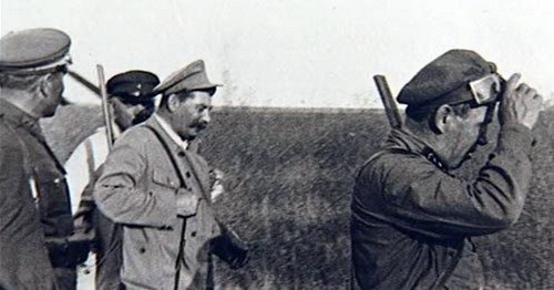 Ловните подвизи на съветските вождове: Хрушчов стрелял по кокошки, обвити в заешки кожи СНИМКИ