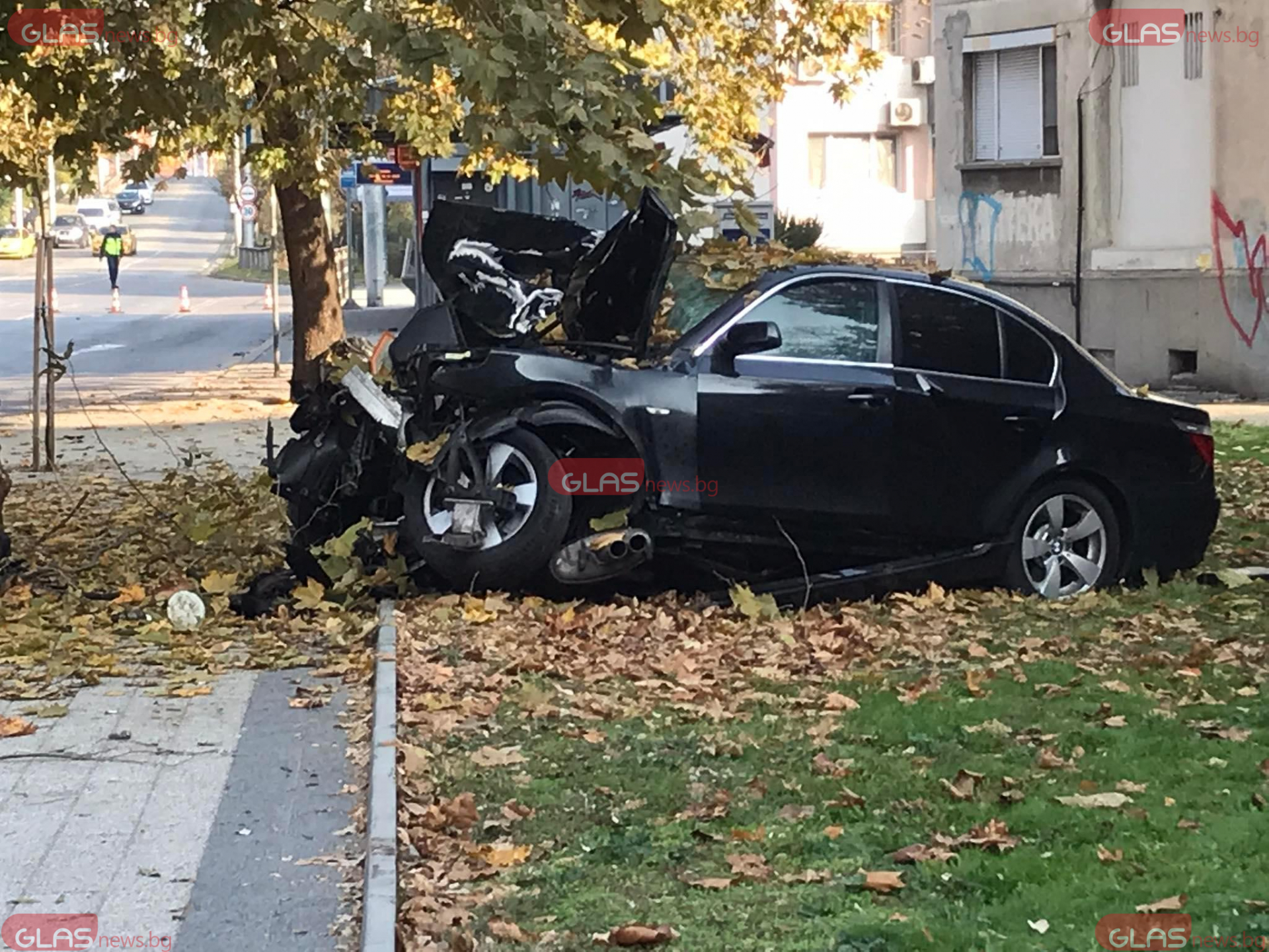 Първи СНИМКИ от мелето в Пловдив с младежи в размазано БМВ