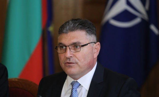 Министър Панайотов с последни новини за трагедията с български военен в Сараево 