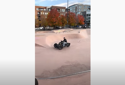 Тарикат влезе с мотор в скейт парк и развесели интернет с фиаското си ВИДЕО