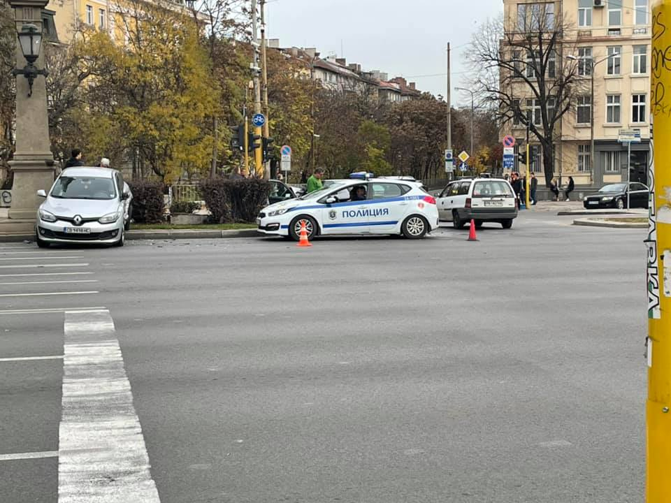 Първо в БЛИЦ! Зверско меле на Орлов мост в София СНИМКИ