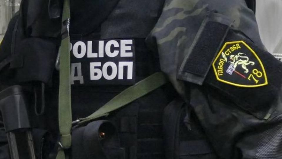 Погнаха полицай от ГДБОП по обвинения за грабеж и насилие