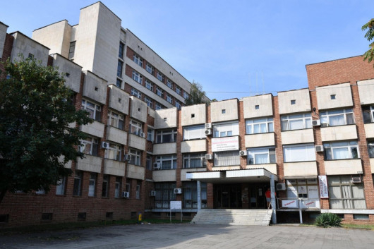 Ужас в Петрич! Мъж с ковид се хвърли от 7-ми етаж на болницата