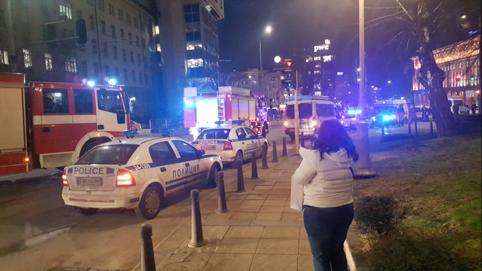 Сигнал до БЛИЦ: Нещо става на пъпа на София - има полиция, пожарни СНИМКА