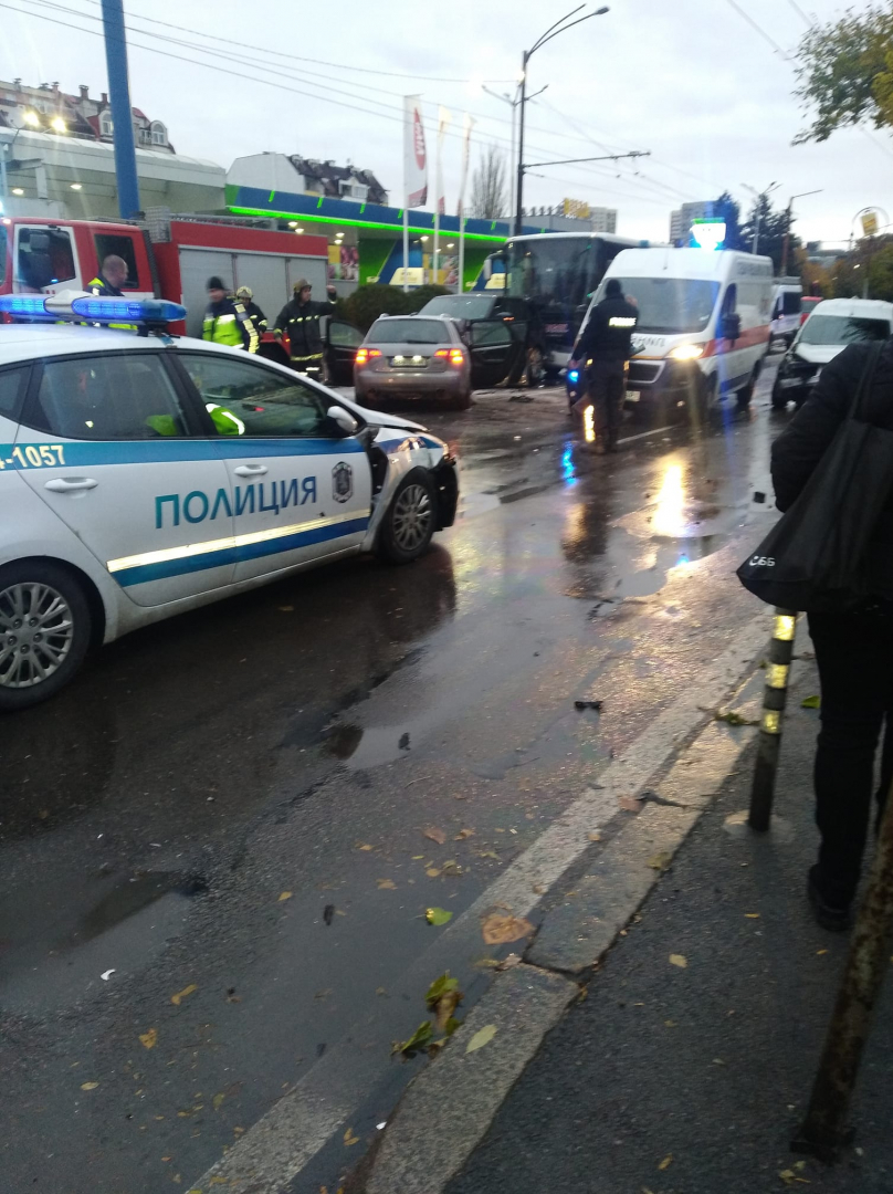 Първи подробности за екшъна с тузарското Ауди прегазило жена и над 20 коли в София ВИДЕО
