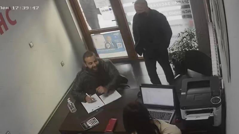 Скандално видео в БЛИЦ! Ченгета на Рашков притискат симпатизанти на ГЕРБ часове преди вота!