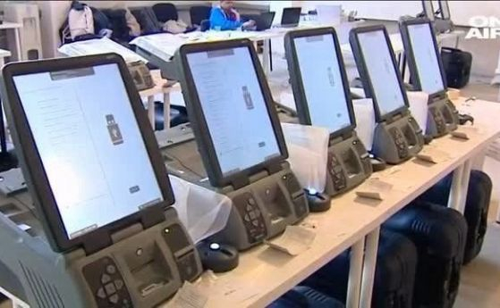 Скандална мистерия около 199 машини за гласуване открити снощи в София, Рашков мълчи, ЦИК в шок! ВИДЕО