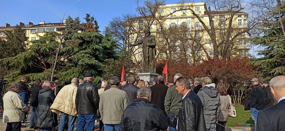 Красимир Каракачанов: Нека покажем, че не сме робско племе, което може да бъде лъгано и манипулирано