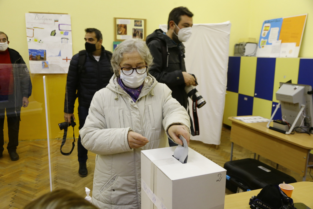 Изненада! Рекорден брой избирателни секции в Северна Македония ВИДЕО