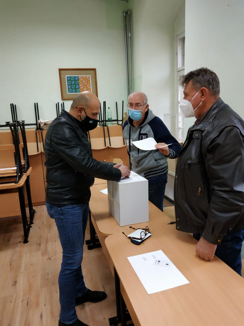 Томислав Дончев гласува за преодоляване на хаоса СНИМКИ