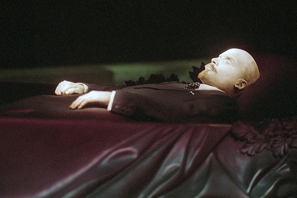 Митрополит Иларион: Ленин ще бъде изваден от мавзолея и погребан
