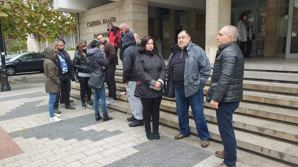 БЛИЦ TV: Пред съда в Пловдив ври и кипи заради обвинения в трафик на хора в Гърция Машора 