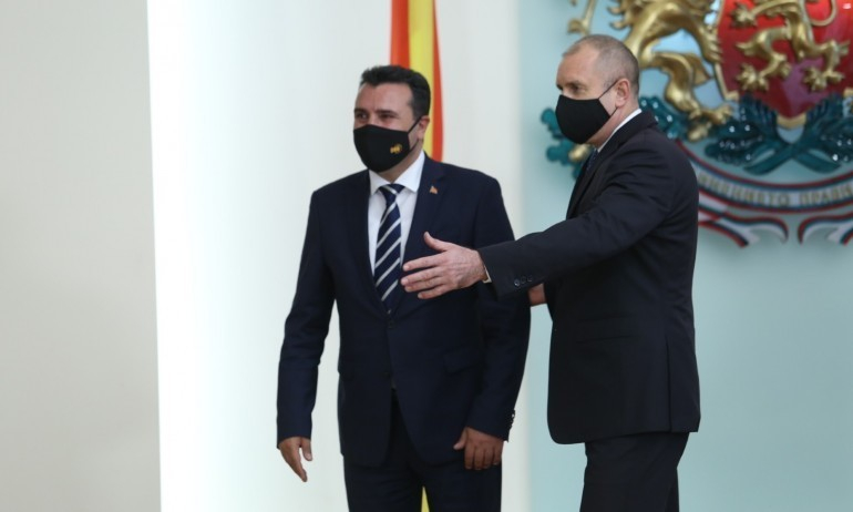 Скопски професор твърди, че служебното правителство в България може да отмени "ветото"