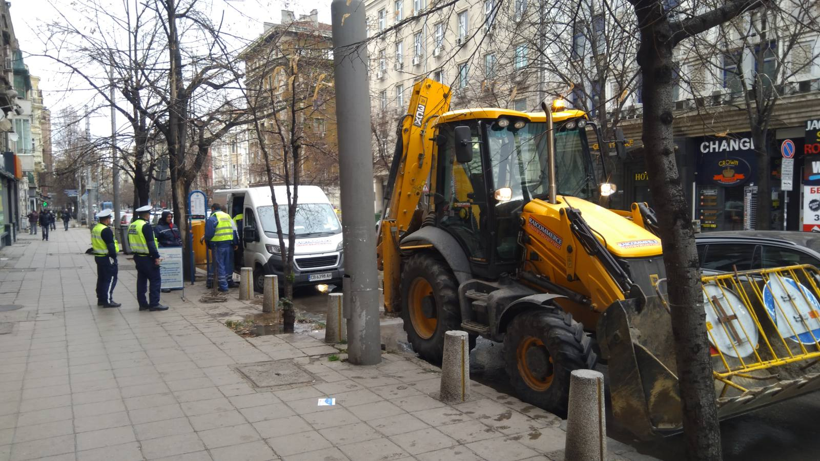Само в БЛИЦ! Първо ВИДЕО от опасната авария в центъра на София