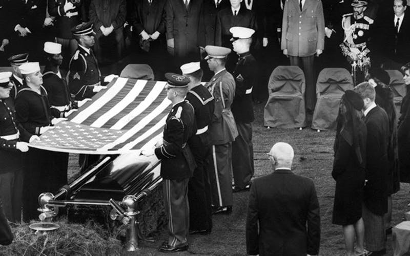 Преди 58 години: Любител заснема бруталното убийство на Кенеди СНИМКИ 18+