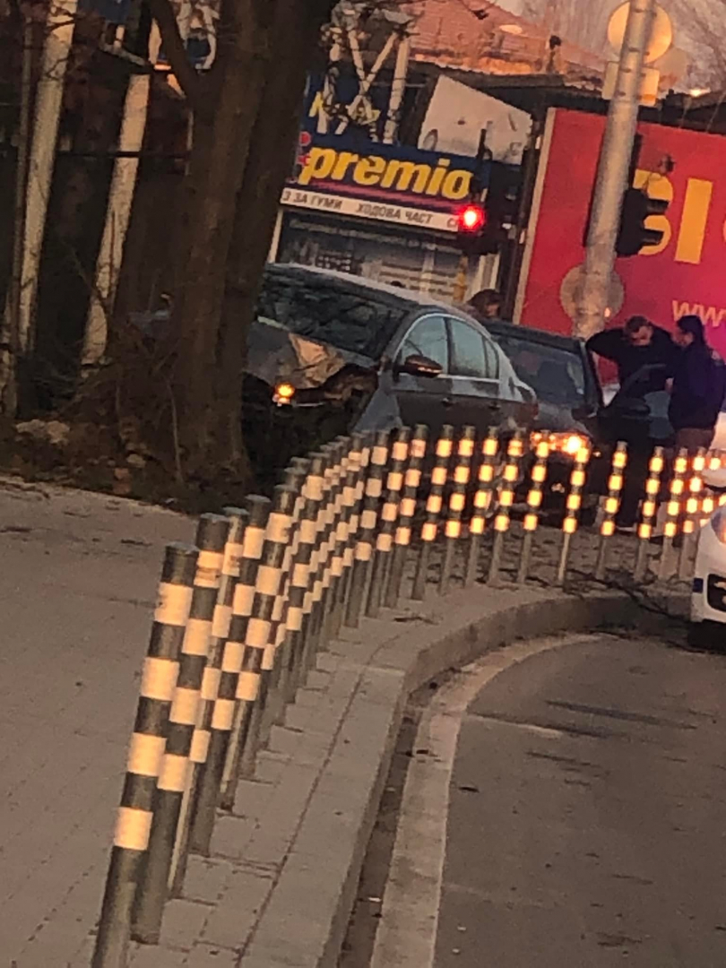 Първо в БЛИЦ! Адско меле в София СНИМКИ