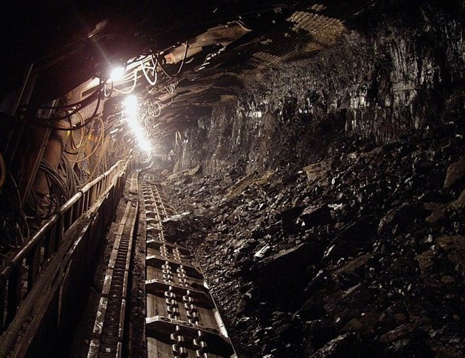 Трагедия: 11 души загинаха при пожар във въглищна мина ВИДЕО