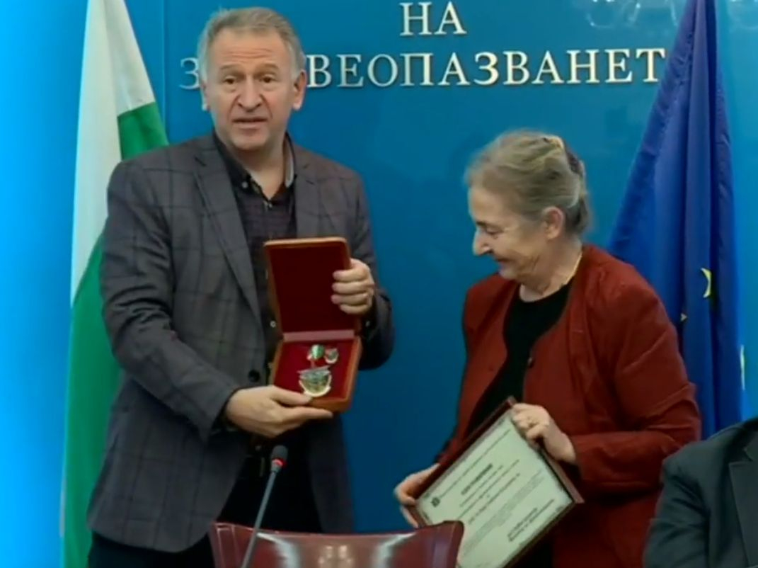 Кацаров обяви кое е най-голямото наказание за хората с фалшив сертификат и награди мърморещ професор ВИДЕО