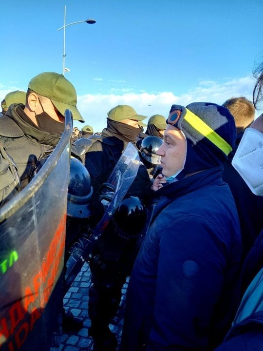 Какво се случва в Сърбия? Хиляди блокираха магистрали и мостове, страшно е! ВИДЕО