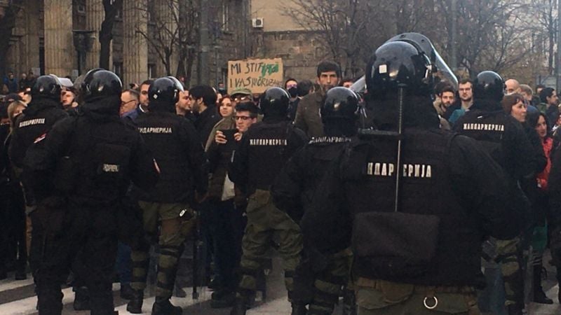 Какво се случва в Сърбия? Хиляди блокираха магистрали и мостове, страшно е! ВИДЕО