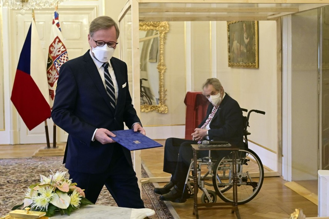 Болният от К-19 чешки президент назначи новия премиер по необичаен начин ВИДЕО