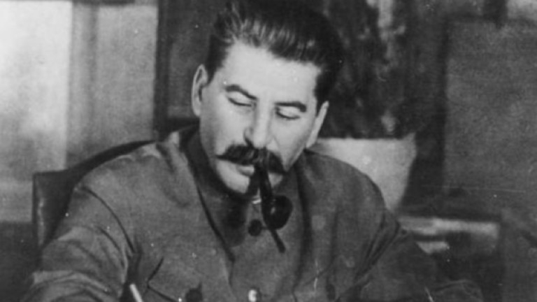 Правнукът на Сталин иска ексхумация на тялото на дядо му