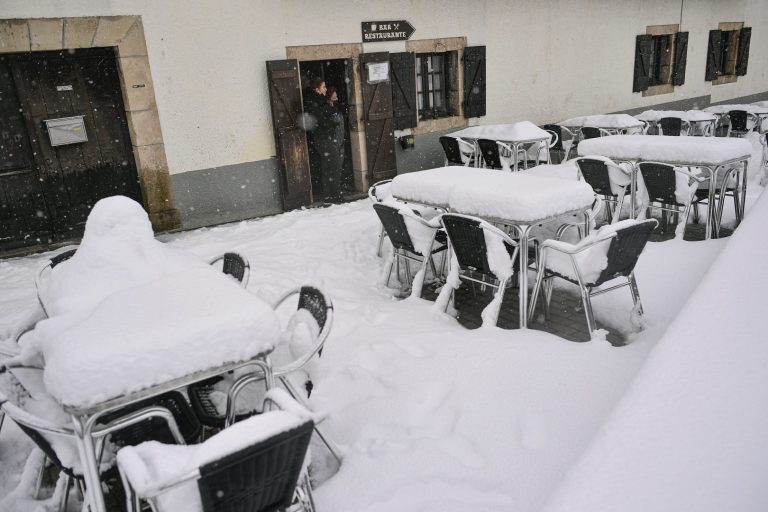 Снегокалипсис удари Испания, ето какво се случва СНИМКИ