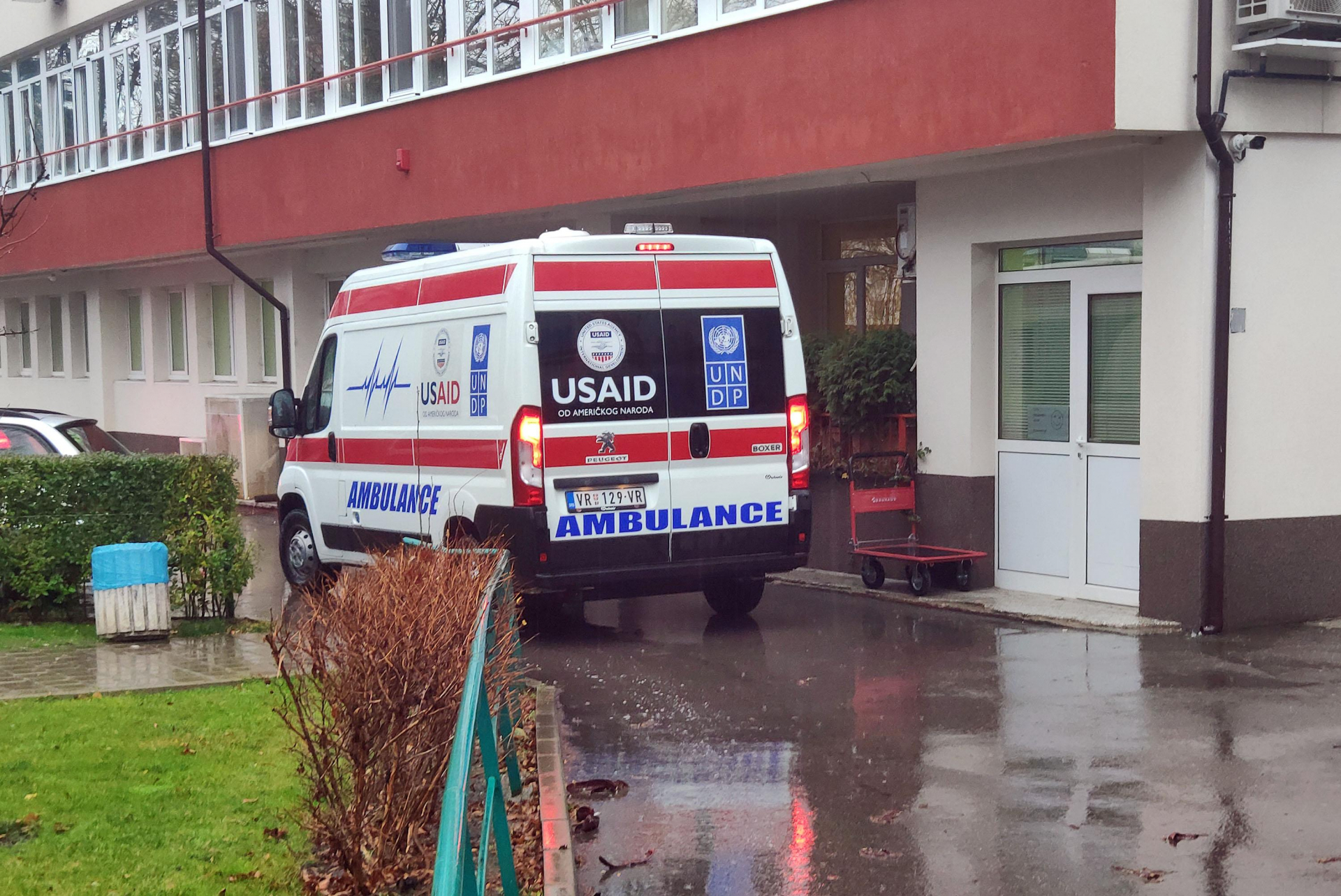 Линейка от Сърбия пред "Пирогов" СНИМКИ