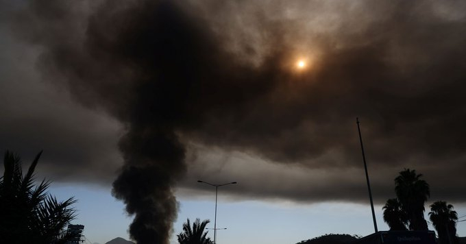 Мощен пожар избухна в столицата на Чили ВИДЕО