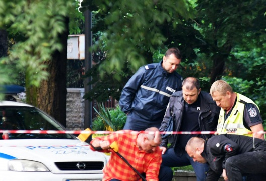 Откриха труп на млада жена на оживена улица в Бургас ВИДЕО 18+