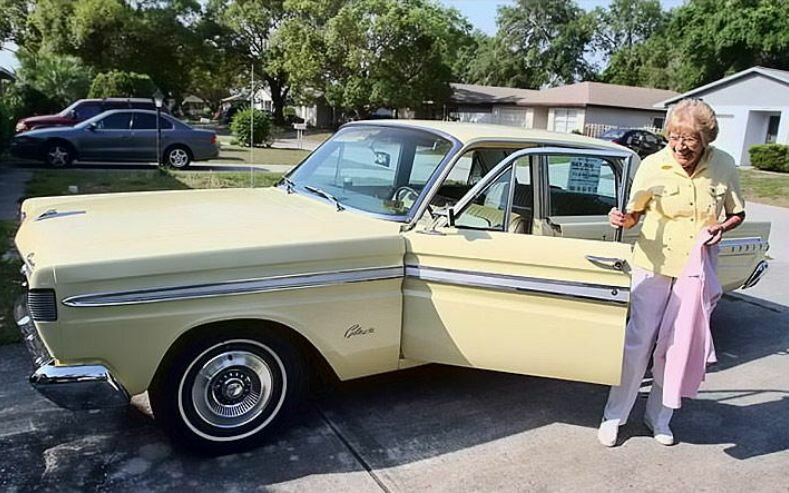 Удивително: Тази жена кара една и съща кола цели 48 години ВИДЕО